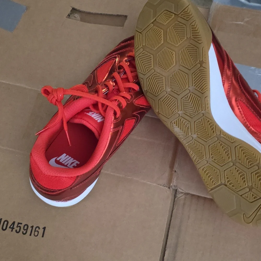 Mens Size 10.5 Nike Gato LV8 Box Label in Crimson and White - Picture 5 of 5